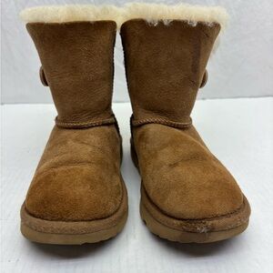 Ugg Bailey Button,Chestnut Suede Shearling Lined Boot, 13 for little girl box 23